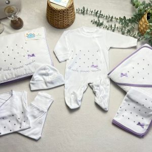 Kit 1ª Roupinha Pintinhas Lavanda (Primavera)
