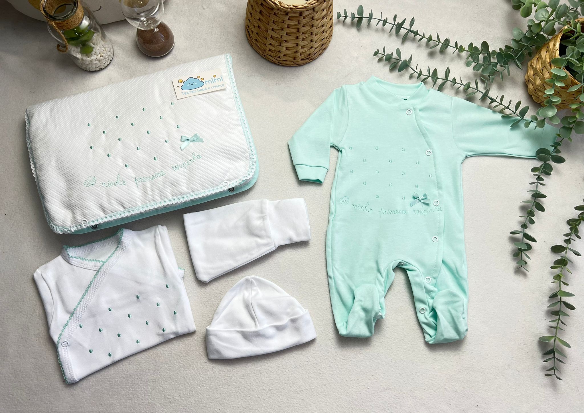 Kit 1ª Roupinha Pintinhas Verde Água (Primavera) - Image 2