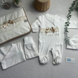 Kit 1ª Roupinha Bordado Inglês Pérola (Primavera)