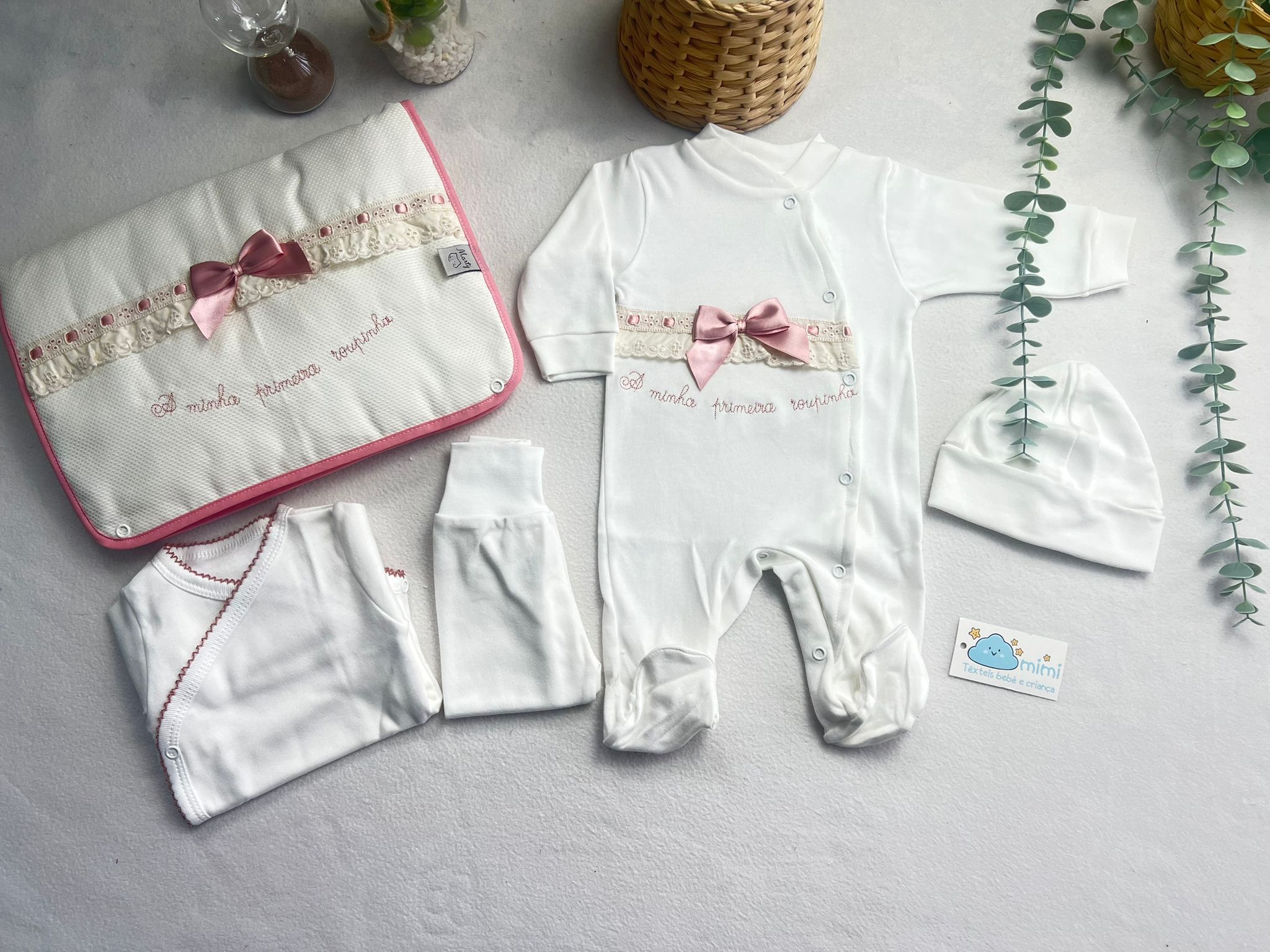 Kit 1ª Roupinha Bordado Inglês Rosa (Primavera)